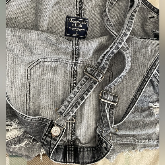 Abercrombie&Fitch Overall shorts🎱🥡 - Picture 2 of 3